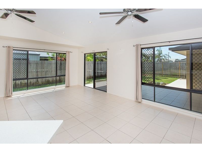 4 Mark Crescent, Glenella QLD 4740