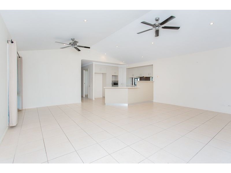 4 Mark Crescent, Glenella QLD 4740