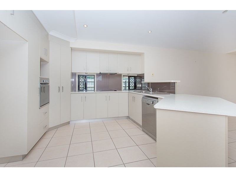 4 Mark Crescent, Glenella QLD 4740