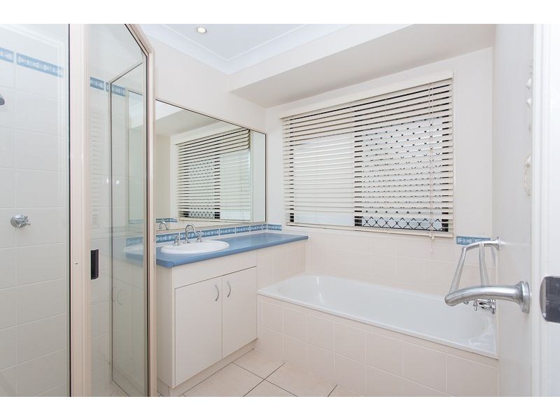 4 Mark Crescent, Glenella QLD 4740