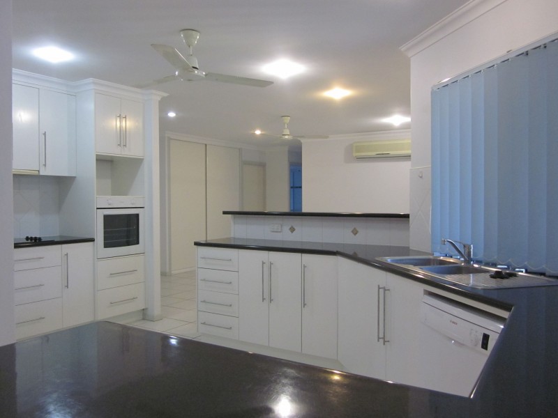 21 Murrays Road, Glenella QLD 4740