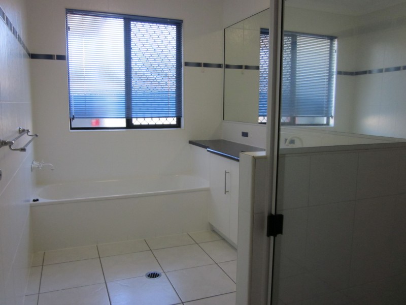 21 Murrays Road, Glenella QLD 4740