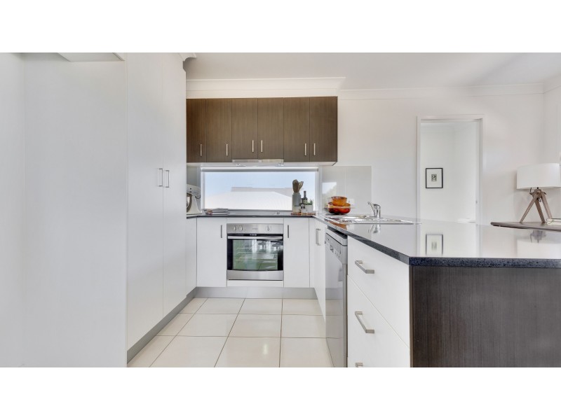 1/11 Makybe Diva Drive, Ooralea QLD 4740