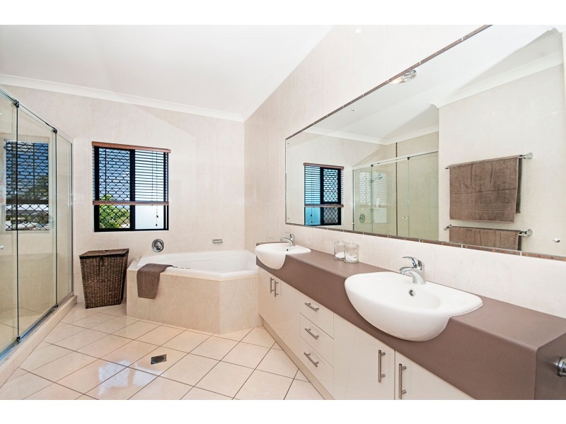 3 Coralcove Court, Blacks Beach QLD 4740