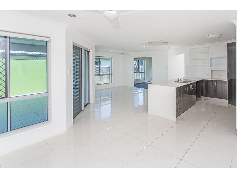 1 Froghollow Drive, Ooralea QLD 4740