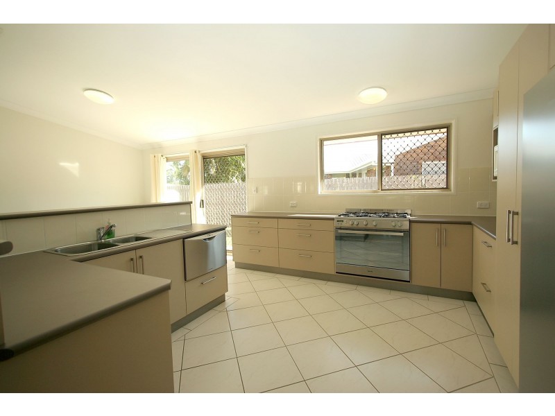 60 Bradman Drive, Glenella QLD 4740