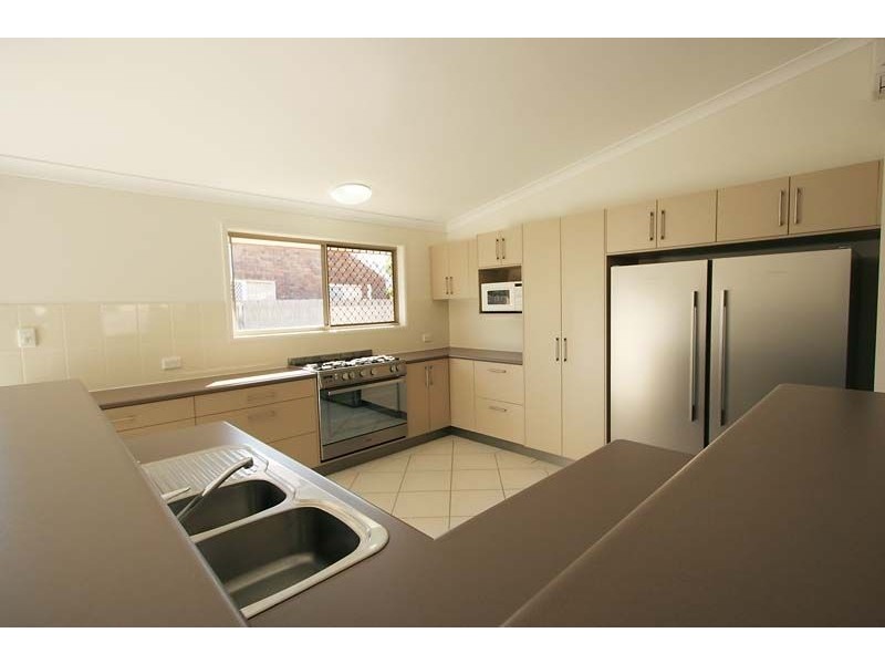 60 Bradman Drive, Glenella QLD 4740