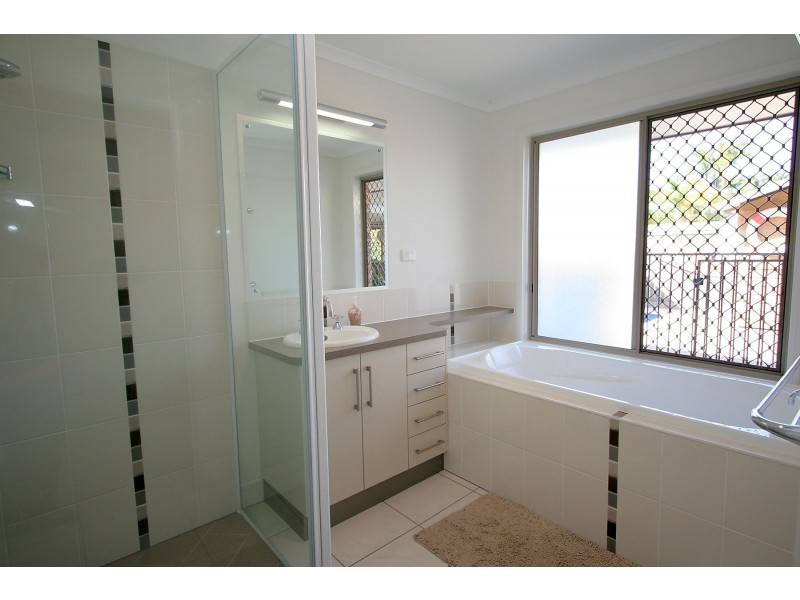 60 Bradman Drive, Glenella QLD 4740