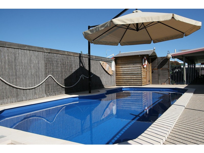 60 Bradman Drive, Glenella QLD 4740