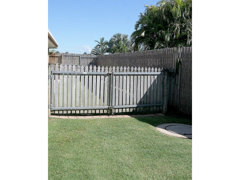 60 Bradman Drive, Glenella QLD 4740