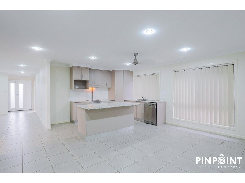 18 Village Circuit, Eimeo QLD 4740