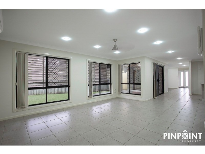 18 Village Circuit, Eimeo QLD 4740