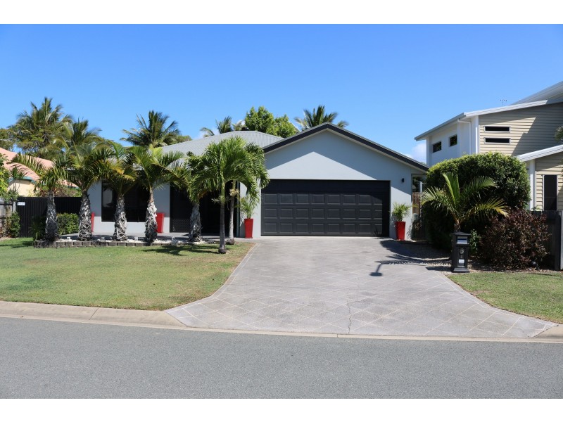 8 Turtle Place, Blacks Beach QLD 4740
