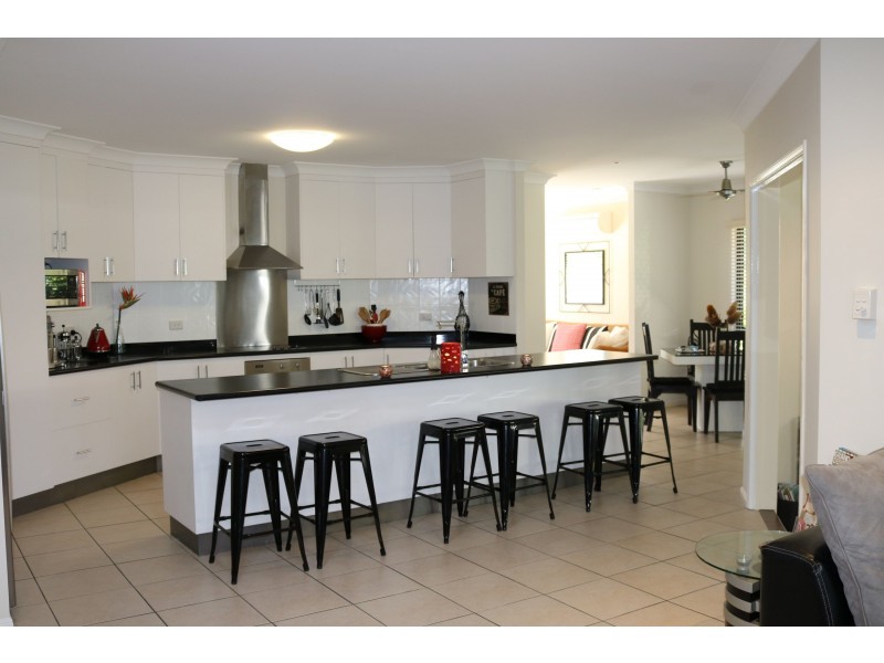 8 Turtle Place, Blacks Beach QLD 4740