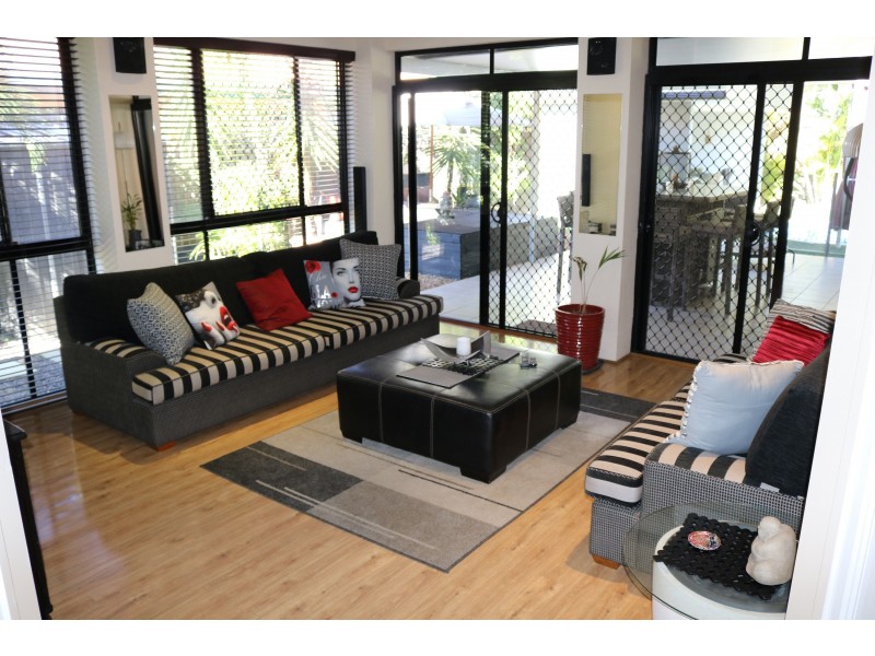 8 Turtle Place, Blacks Beach QLD 4740