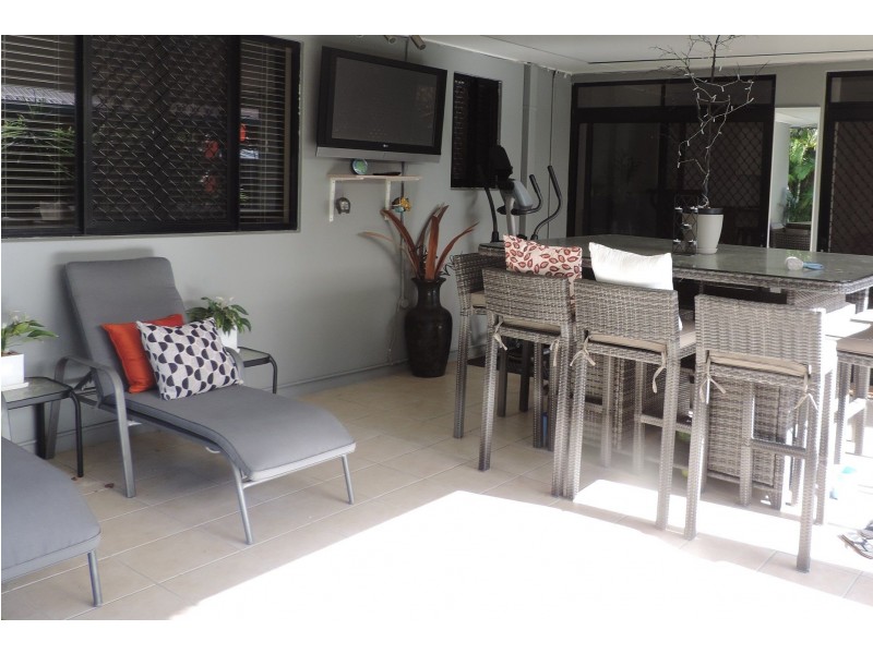 8 Turtle Place, Blacks Beach QLD 4740