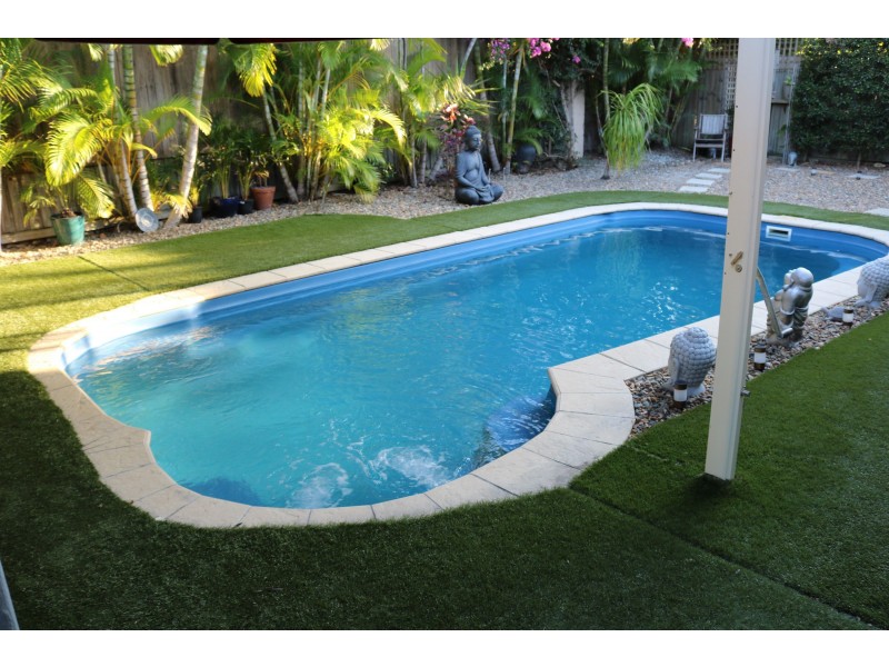 8 Turtle Place, Blacks Beach QLD 4740
