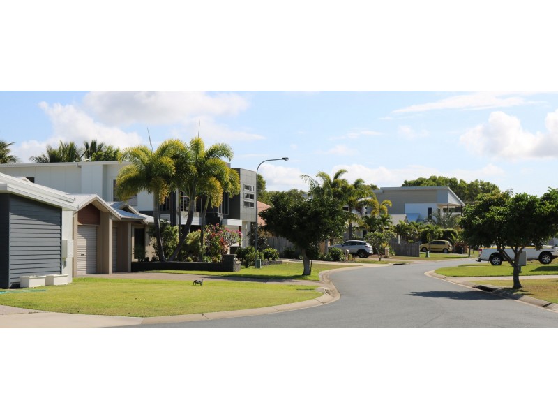 8 Turtle Place, Blacks Beach QLD 4740