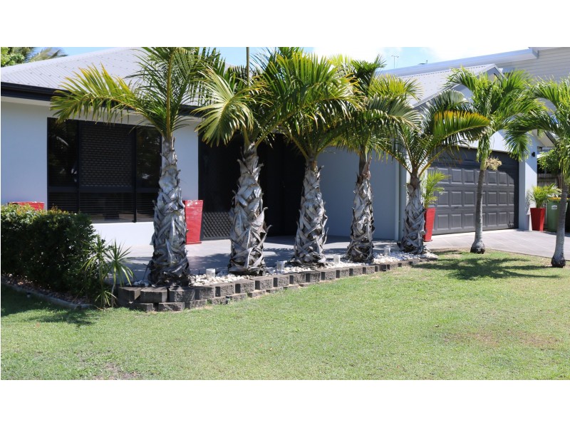 8 Turtle Place, Blacks Beach QLD 4740