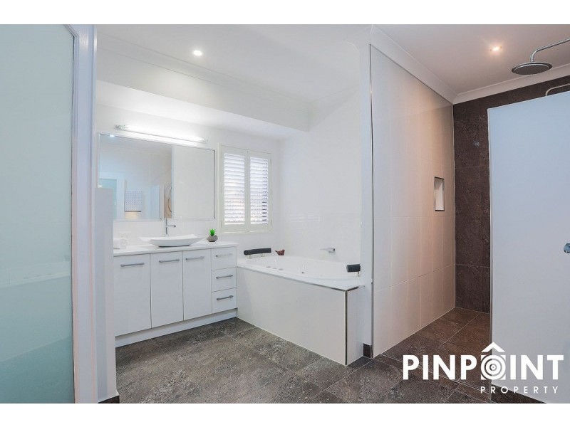4 Wilcox Street, Eimeo QLD 4740