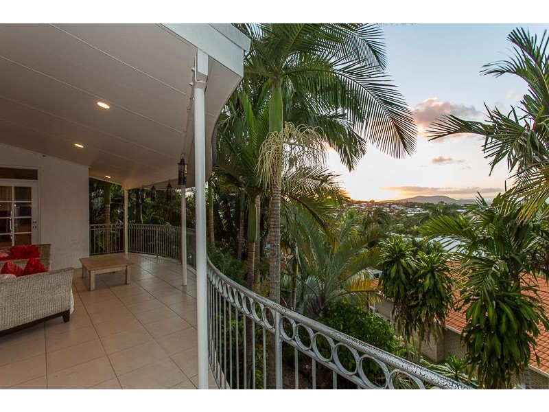11 Sunrise Place, Blacks Beach QLD 4740