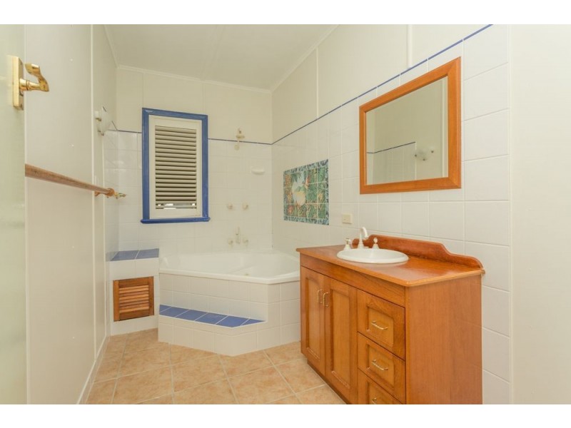 33 Stockbridge Street, West Mackay QLD 4740