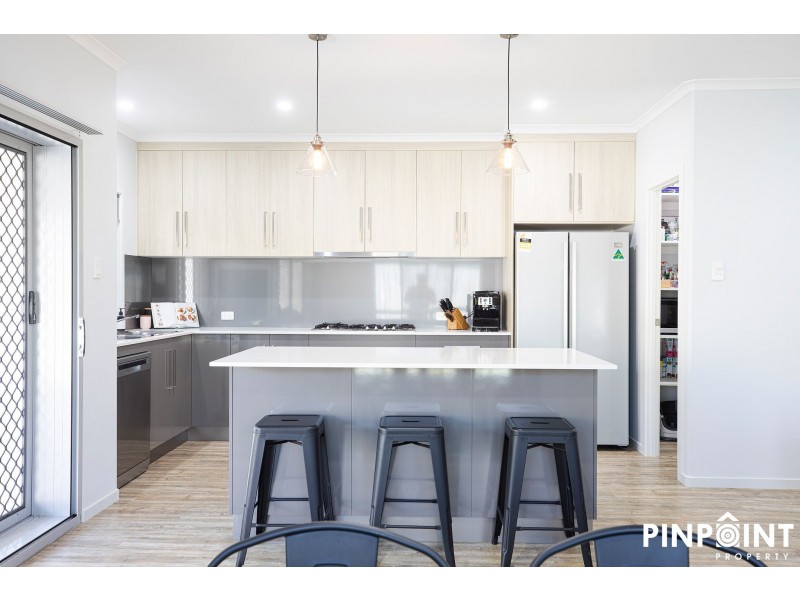 16 Caroval Drive, Rural View QLD 4740