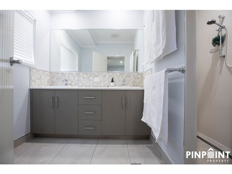 16 Caroval Drive, Rural View QLD 4740