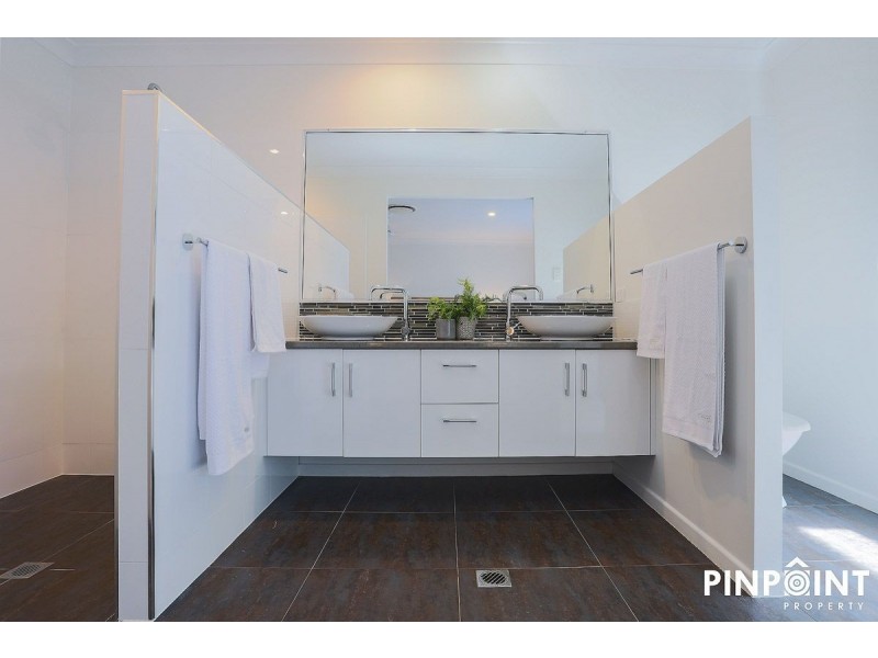 9 Herbert Way, Rural View QLD 4740