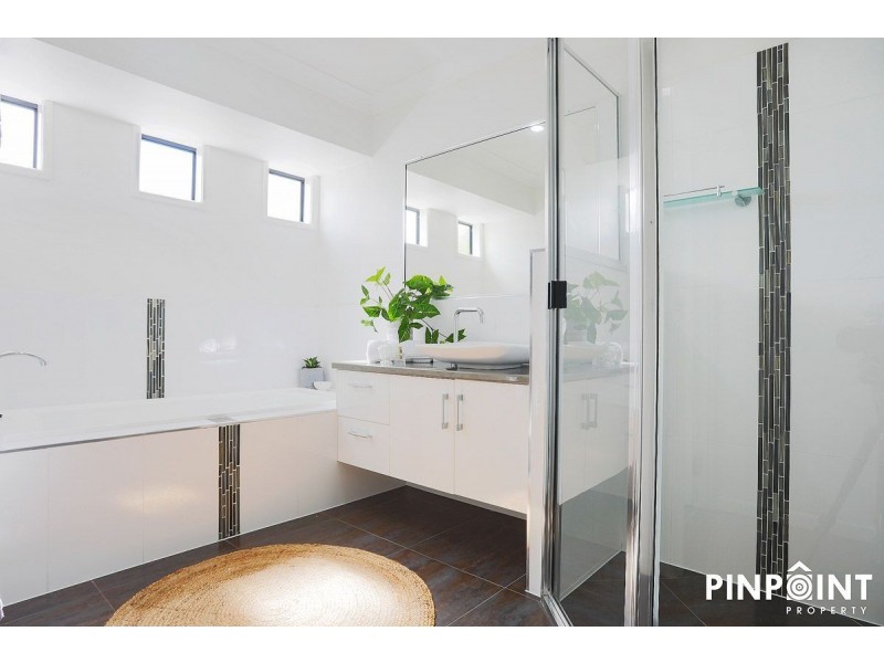 9 Herbert Way, Rural View QLD 4740