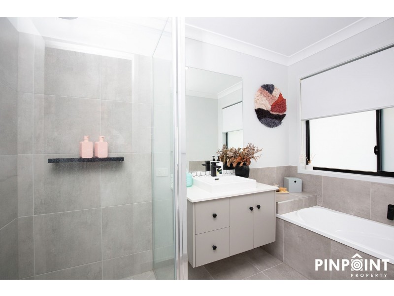 42 Thorn Avenue, Rural View QLD 4740