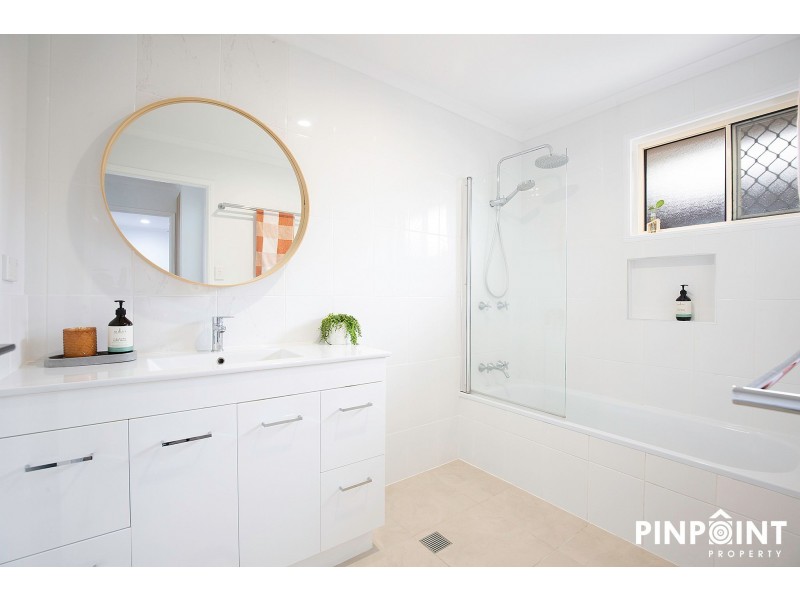 8 Kristy Crescent, Eimeo QLD 4740