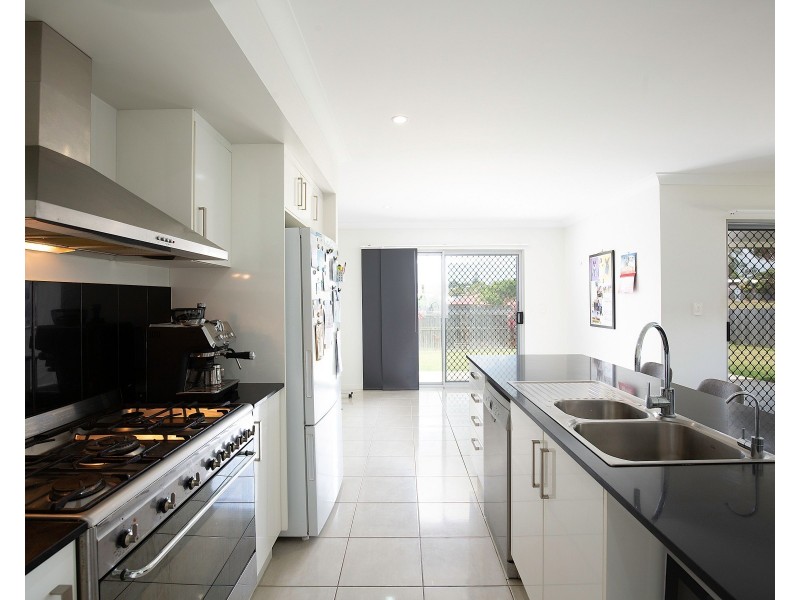 19 Phoenix Crescent, Rural View QLD 4740