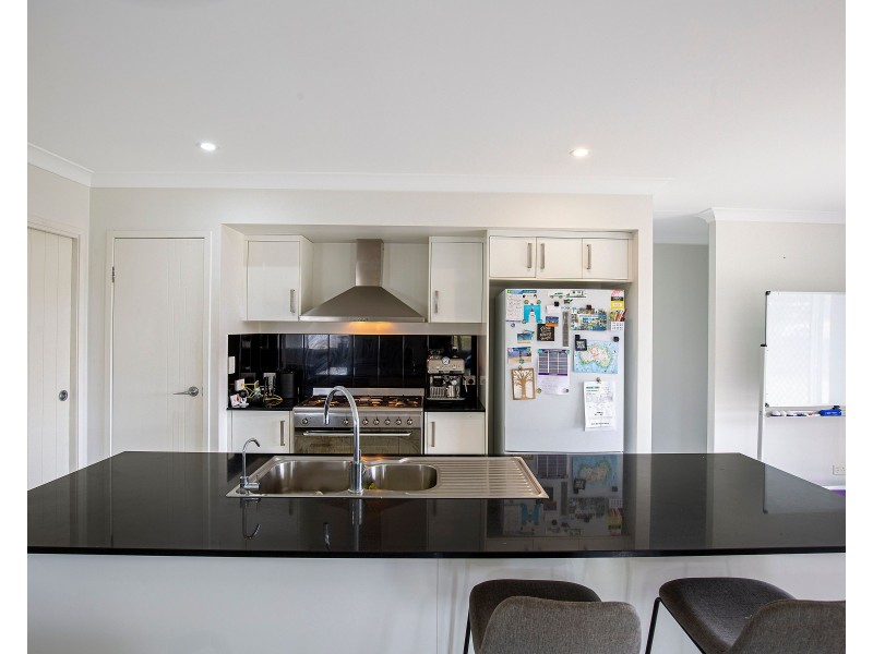 19 Phoenix Crescent, Rural View QLD 4740
