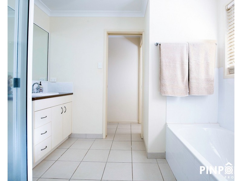 2/2 Dustwill Street, Eimeo QLD 4740