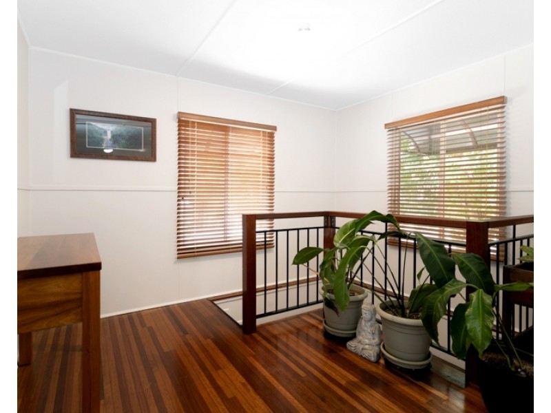 24 Waverley Street, Bucasia QLD 4750