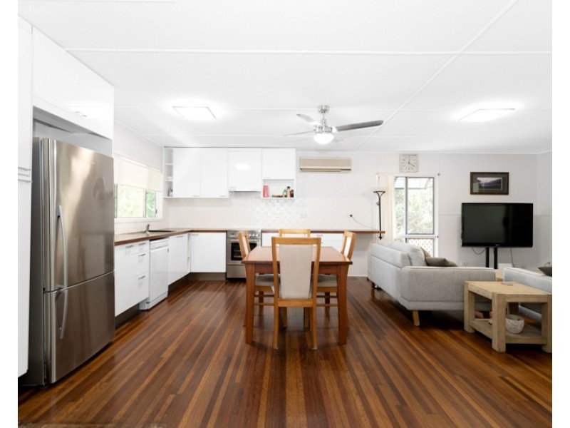 24 Waverley Street, Bucasia QLD 4750