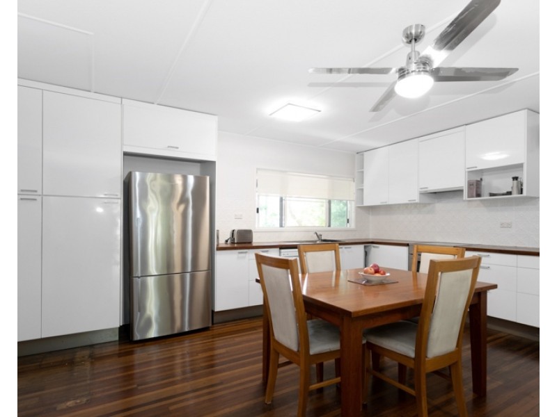 24 Waverley Street, Bucasia QLD 4750