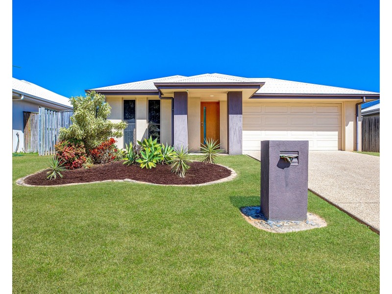 16 Newport Parade, Blacks Beach QLD 4740