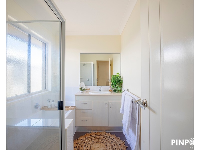 16 Newport Parade, Blacks Beach QLD 4740