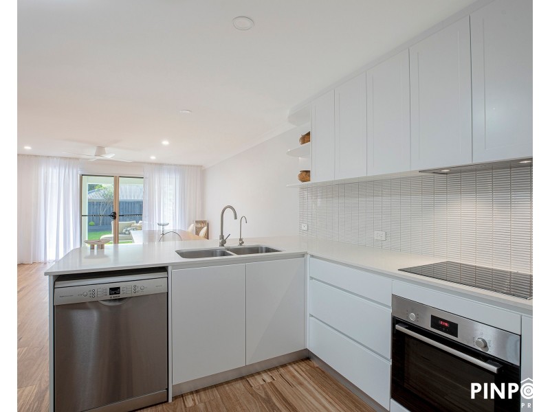 2/10 Bilgola Place, Blacks Beach QLD 4740