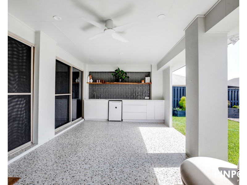 2/10 Bilgola Place, Blacks Beach QLD 4740