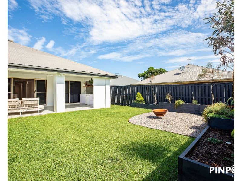 2/10 Bilgola Place, Blacks Beach QLD 4740