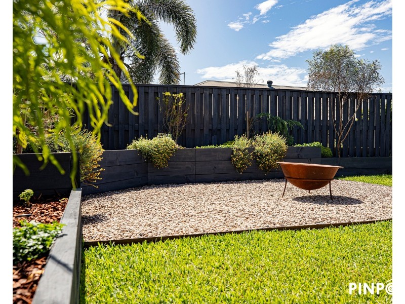 2/10 Bilgola Place, Blacks Beach QLD 4740