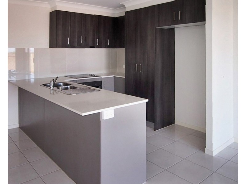 2/1 Anderson Court, Rural View QLD 4740