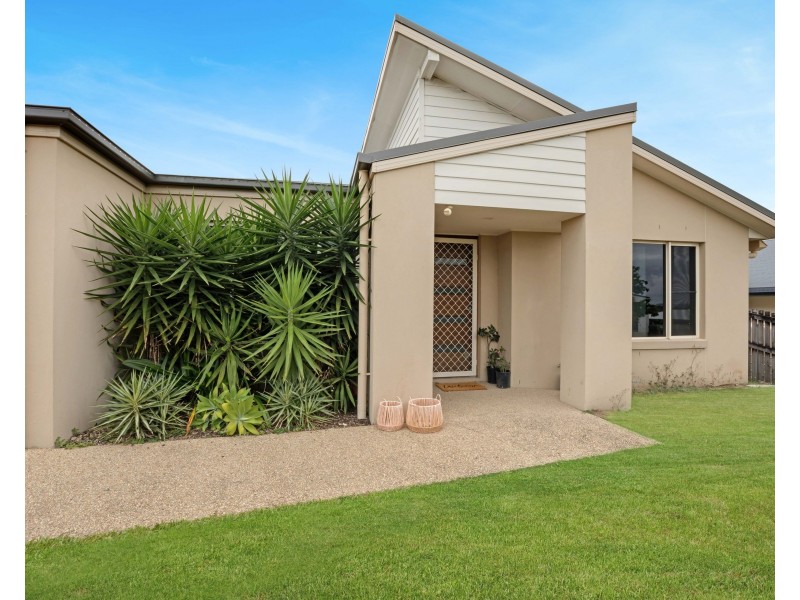 17 James Cook Drive, Rural View QLD 4740