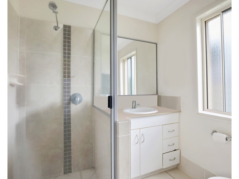 17 James Cook Drive, Rural View QLD 4740