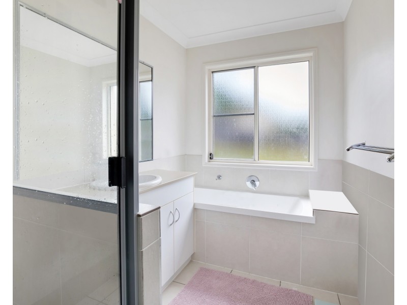 17 James Cook Drive, Rural View QLD 4740