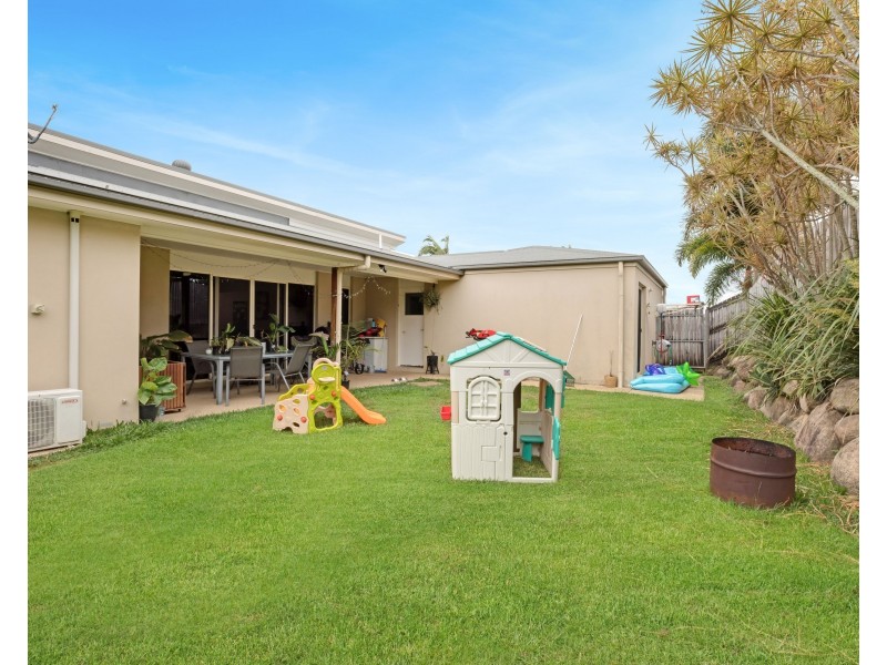 17 James Cook Drive, Rural View QLD 4740