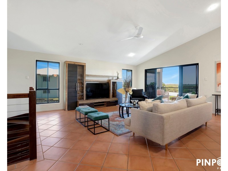 17 Woodlands Drive, Eimeo QLD 4740